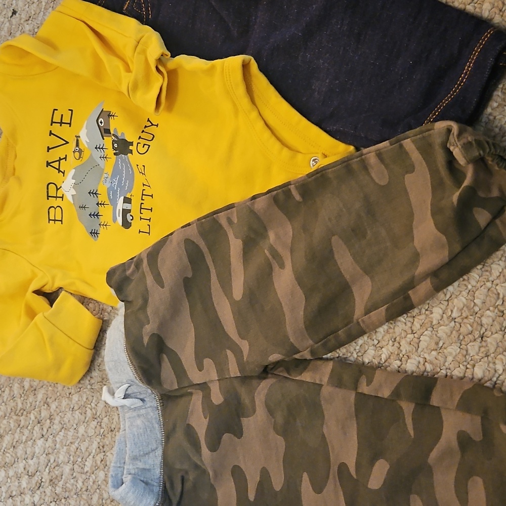 Carters Outfit Bundle - Picture 6 of 10